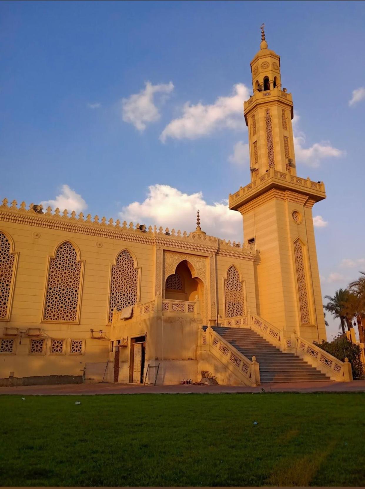 في قلب الجديدة تطل على شارع التسعين الشمالي