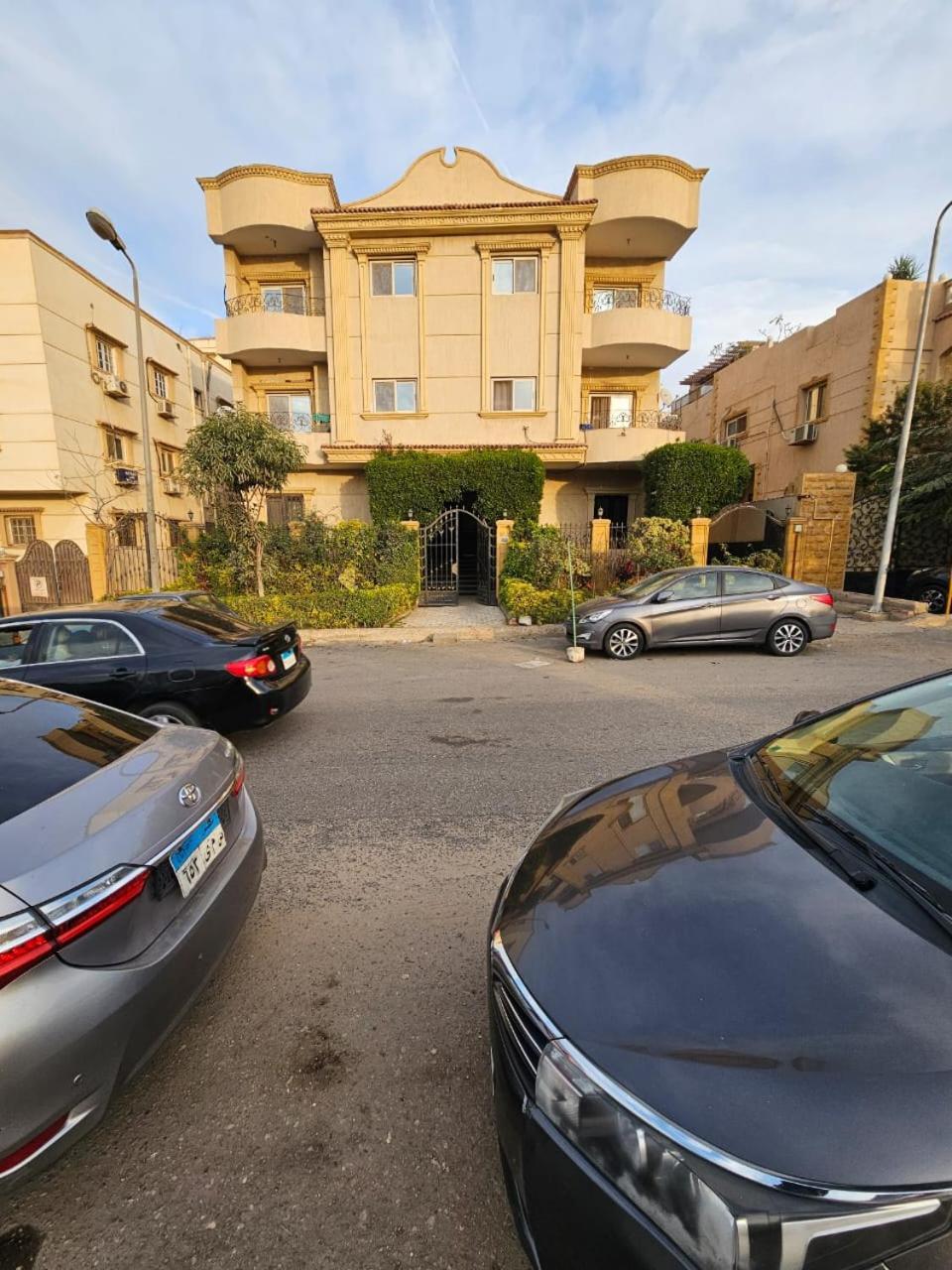 في قلب الجديدة تطل على شارع التسعين الشمالي Appartement