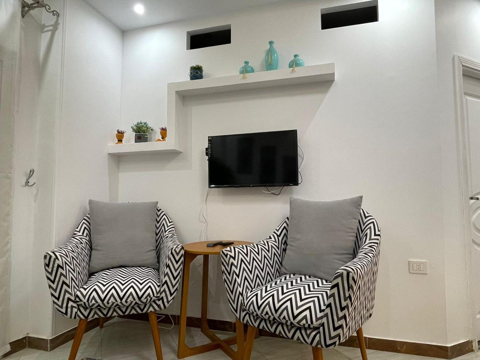Appartement في قلب الجديدة تطل على شارع التسعين الشمالي *