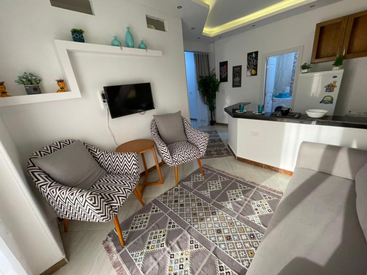 في قلب الجديدة تطل على شارع التسعين الشمالي Appartement