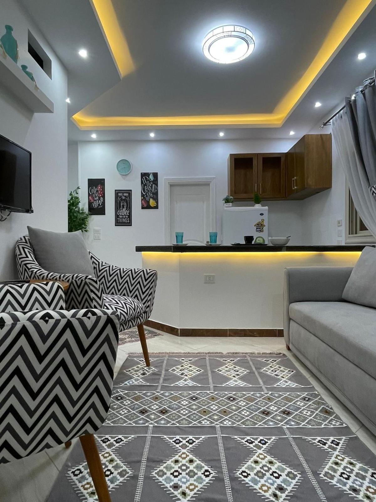 Appartement في قلب الجديدة تطل على شارع التسعين الشمالي *