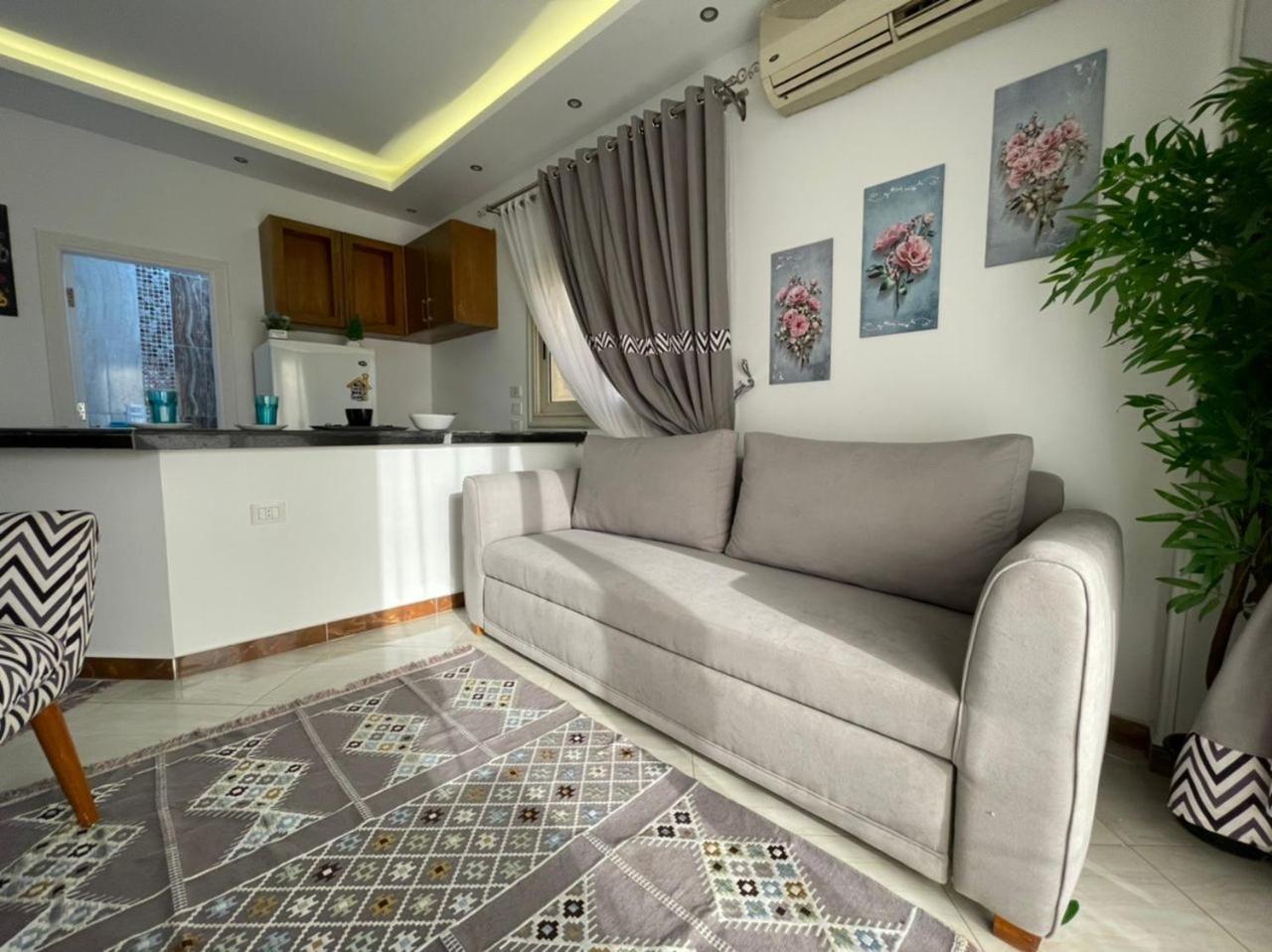 في قلب الجديدة تطل على شارع التسعين الشمالي Appartement Le Caire