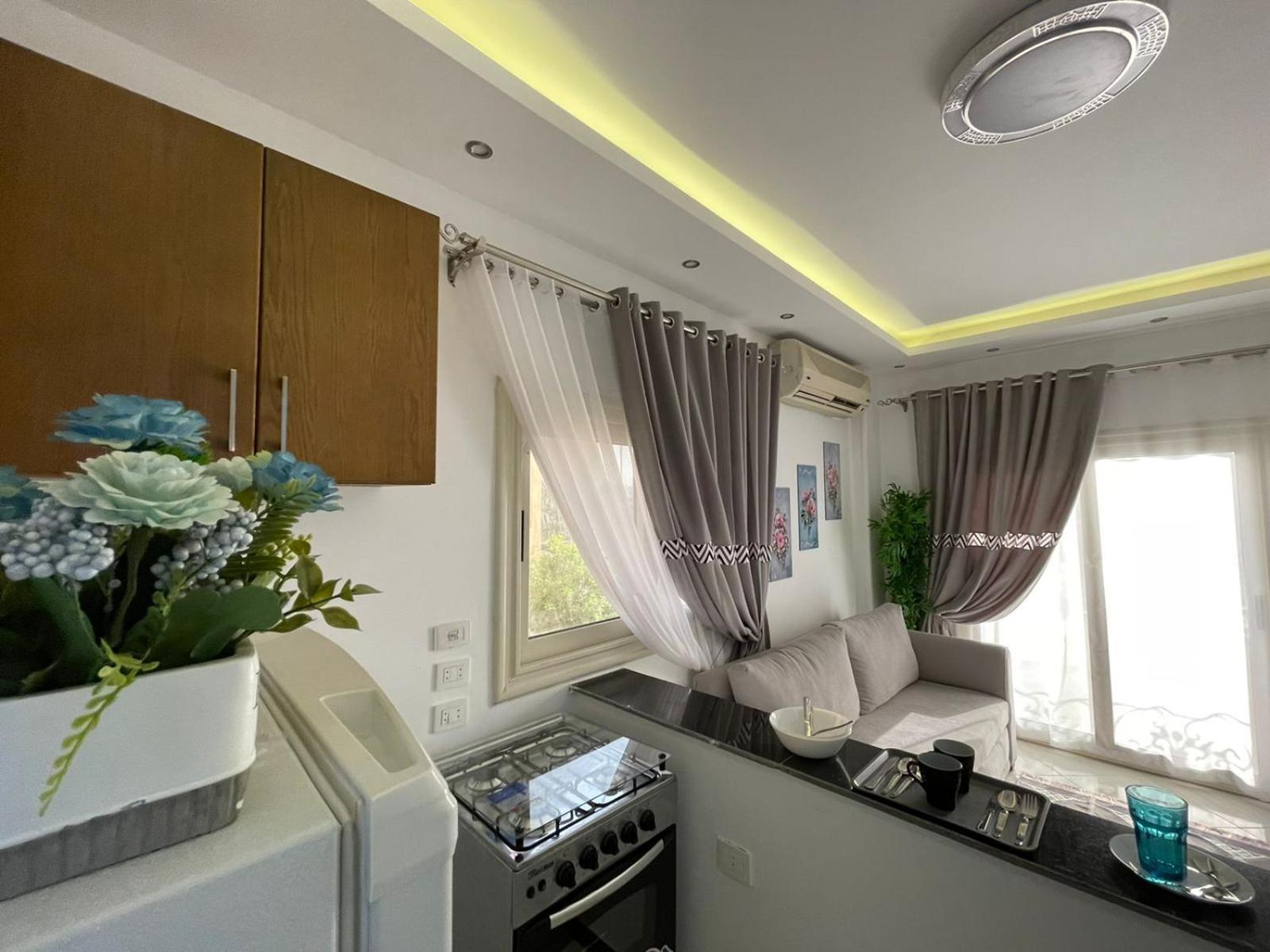 في قلب الجديدة تطل على شارع التسعين الشمالي Appartement