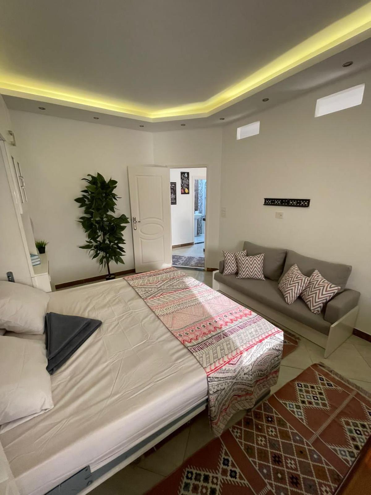 Appartement في قلب الجديدة تطل على شارع التسعين الشمالي