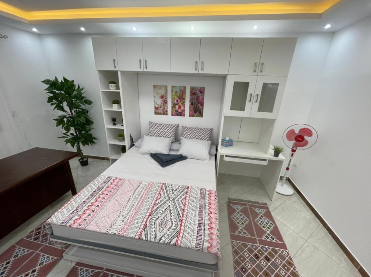 Appartement في قلب الجديدة تطل على شارع التسعين الشمالي