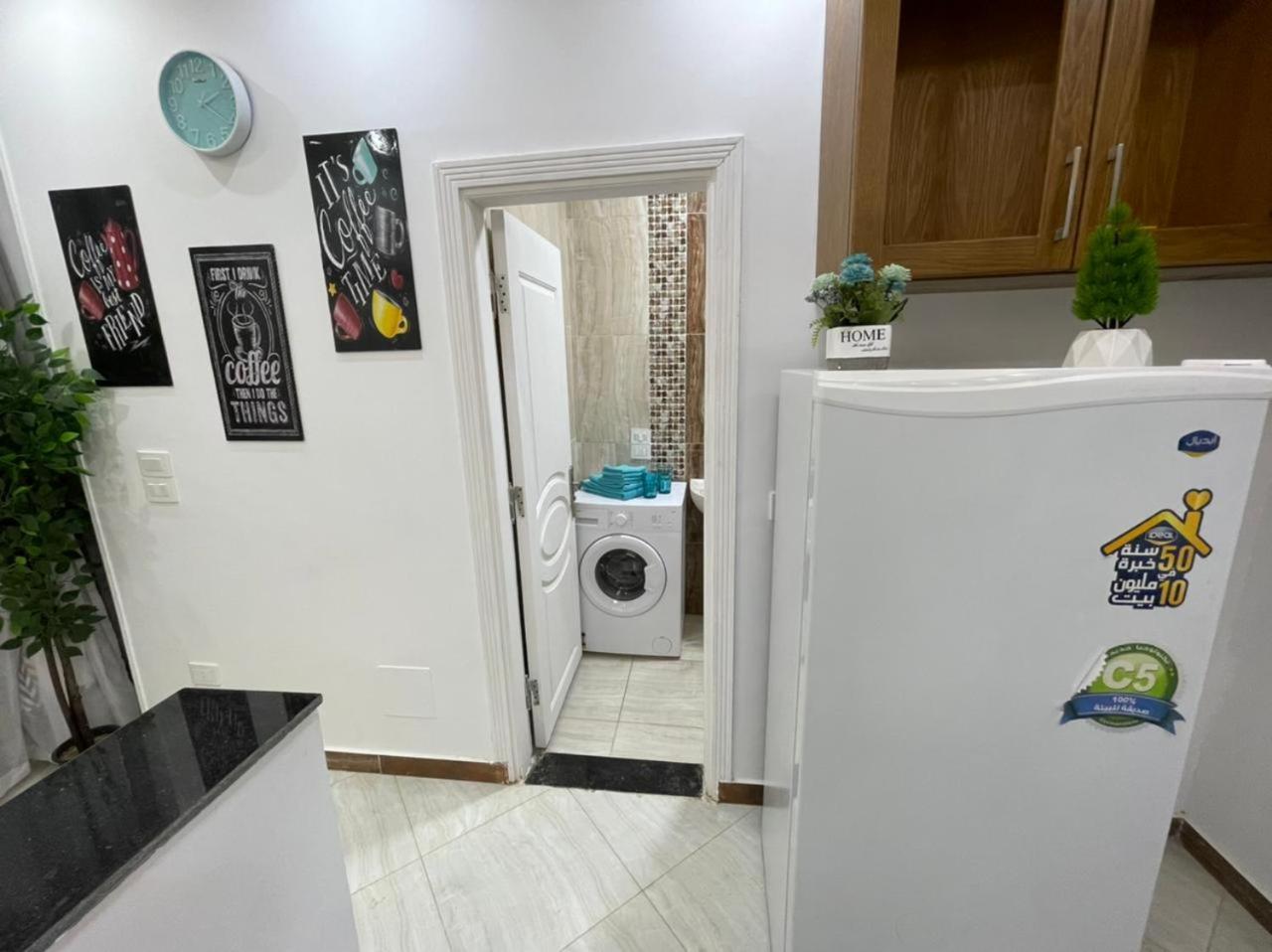 Appartement في قلب الجديدة تطل على شارع التسعين الشمالي *