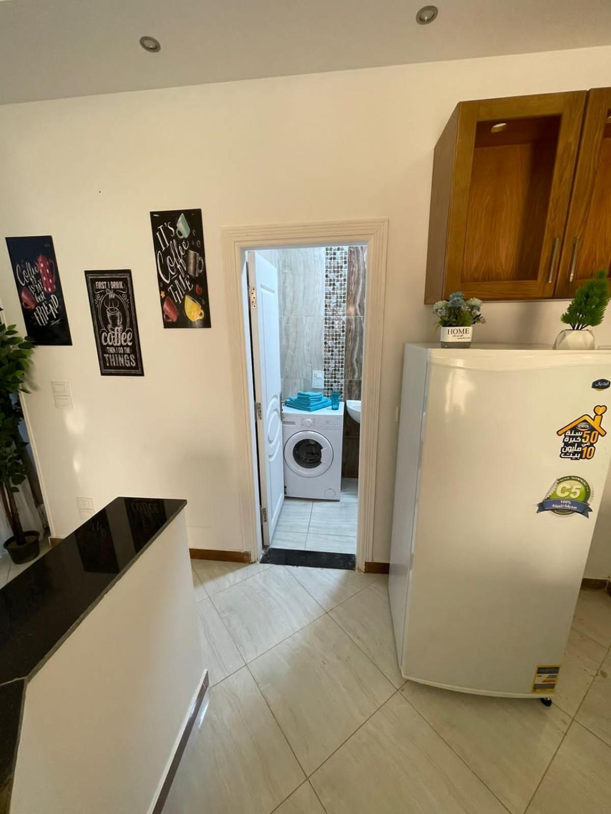 في قلب الجديدة تطل على شارع التسعين الشمالي Appartement *